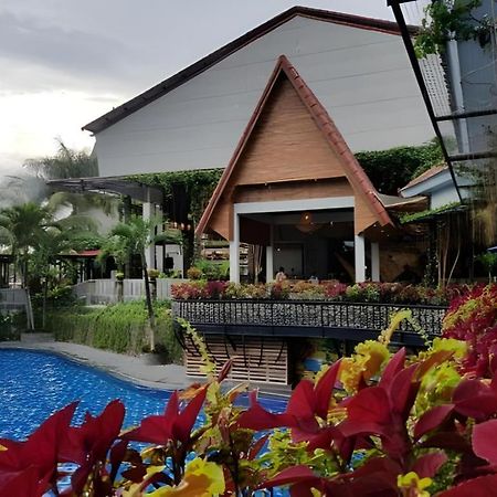 Bukit Daun Hotel And Resort Kediri  Exteriér fotografie