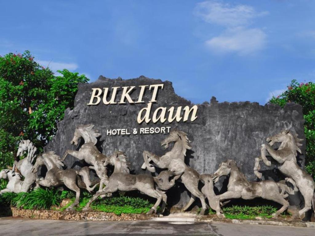 Bukit Daun Hotel And Resort Kediri  Exteriér fotografie