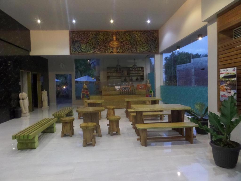 Bukit Daun Hotel And Resort Kediri  Exteriér fotografie