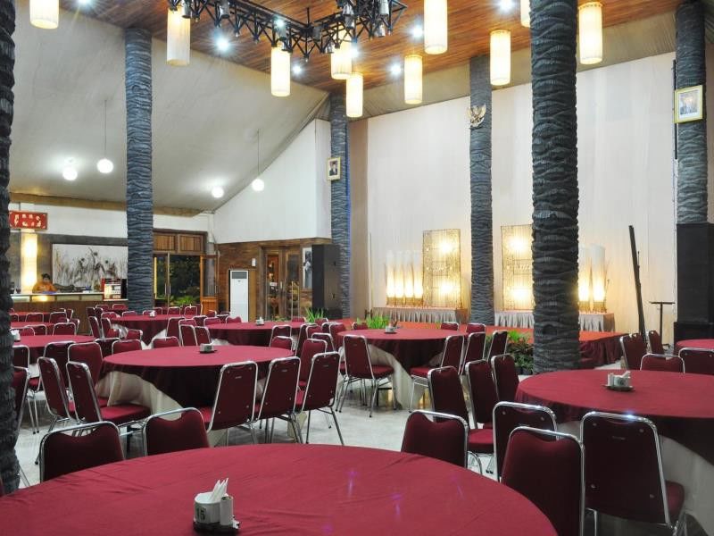 Bukit Daun Hotel And Resort Kediri  Exteriér fotografie